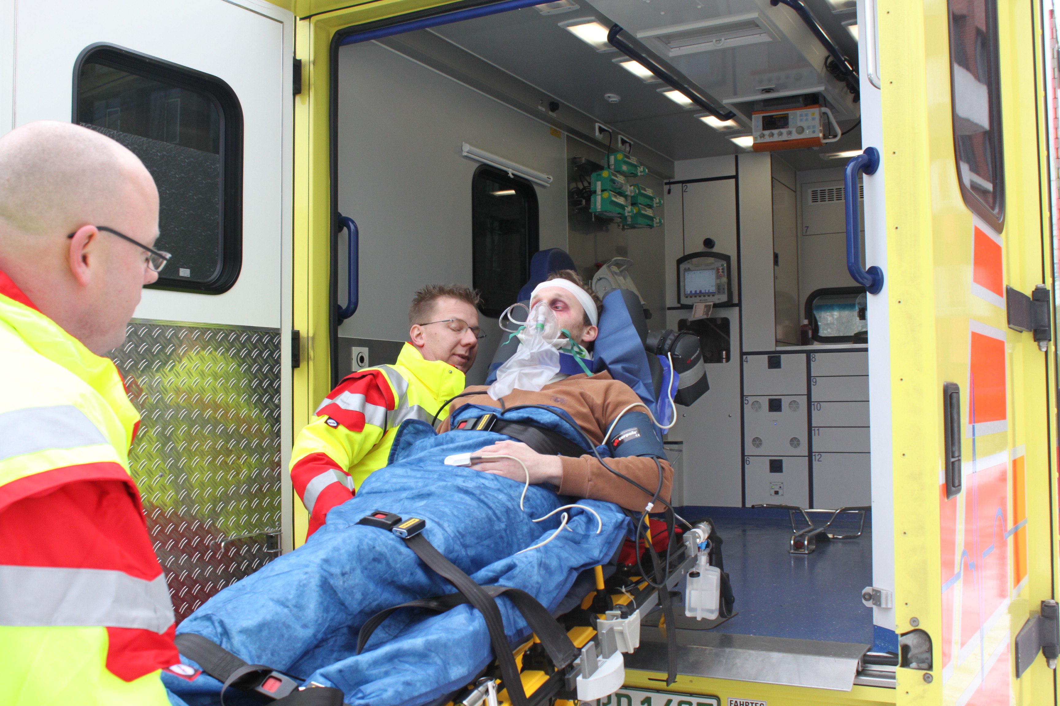 {Rettungssanitäterin
79} Rettungssanitäterin und Rettungssanitäter | {Rettungssanitäterin
79}